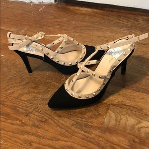 BRAND NEW Bamboo black suede studded pump 7.5